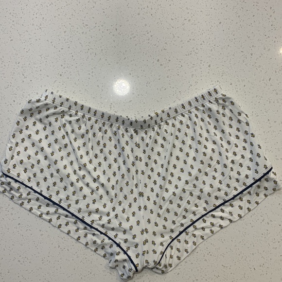 Eberjey Pajama Bottoms. - Picture 6 of 6